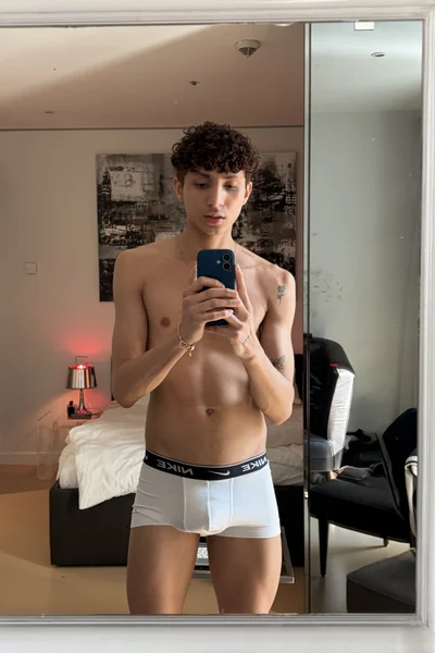 Lorenzo (22 anos) — Madrid, España - 7