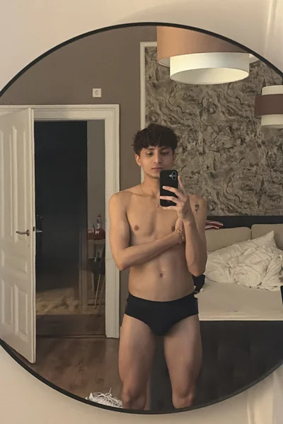Lorenzo (22 anos) — Madrid, España - 12