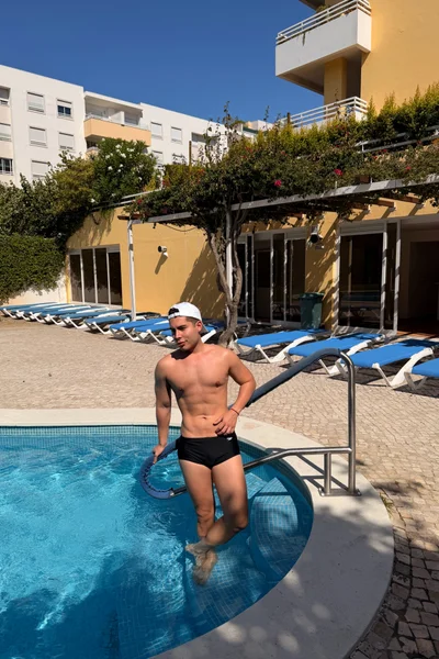 Luciano (22 años) — Madrid, España - 5