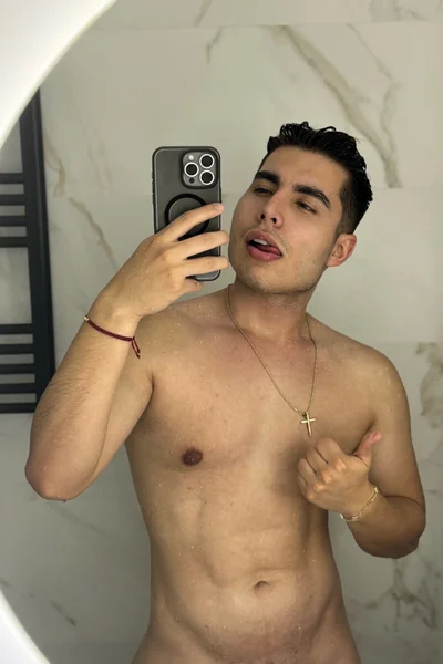 Luciano (22 años) — Madrid, España - 13
