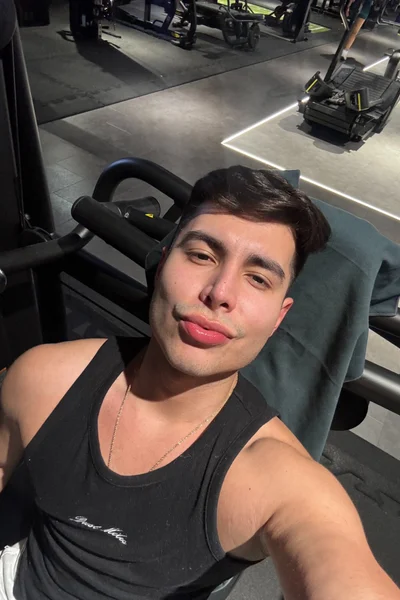 Luciano (22 años) — Madrid, España - 11