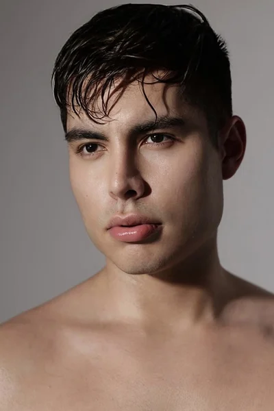 Luciano (22 años) — Madrid, España - 12