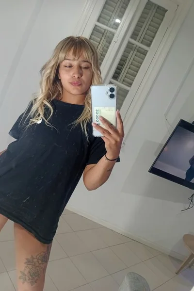 Nicole (18 anos) — Microcentro, Argentina - 11