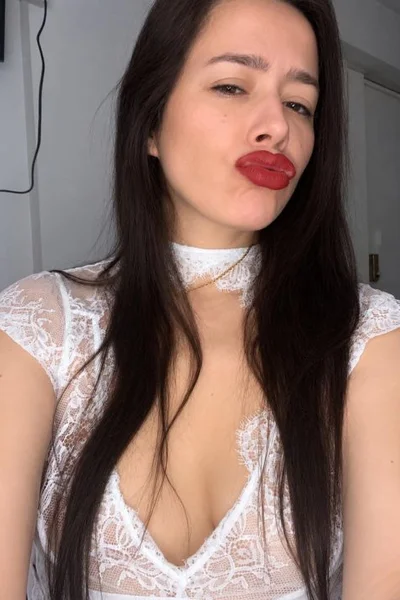 Olivia (29 years) — Las Condes, Chile - 2