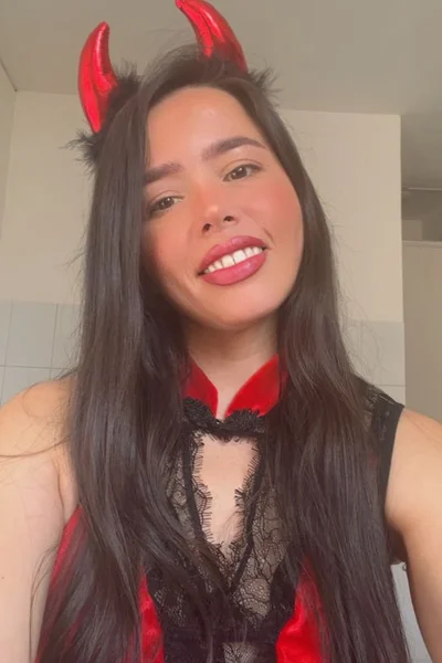 Olivia (29 years) — Las Condes, Chile - 11