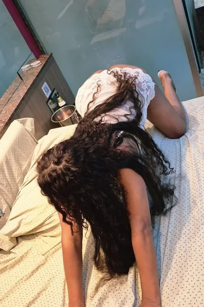 Jhoana morenita (26 años) — Villa Urquiza, Argentina - 1
