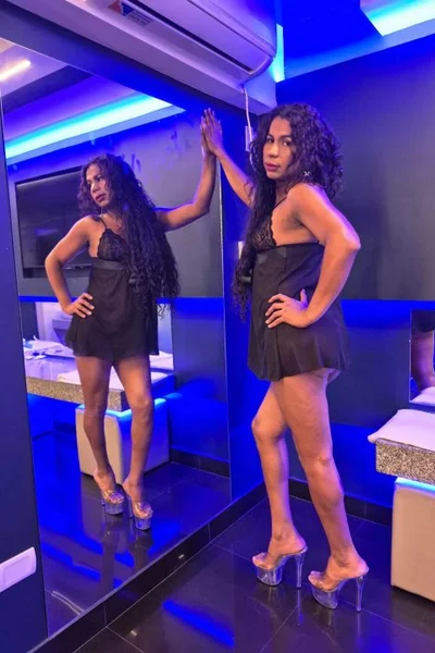 Jhoana morenita (26 años) — Villa Urquiza, Argentina - 37