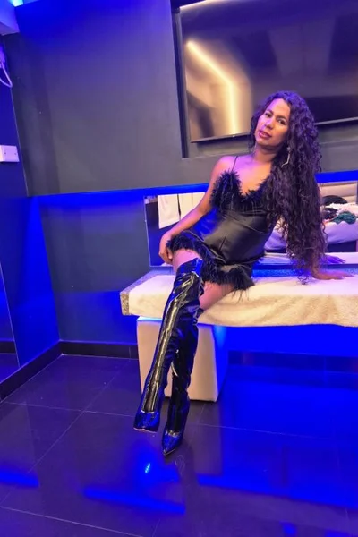 Jhoana morenita (26 años) — Villa Urquiza, Argentina - 16