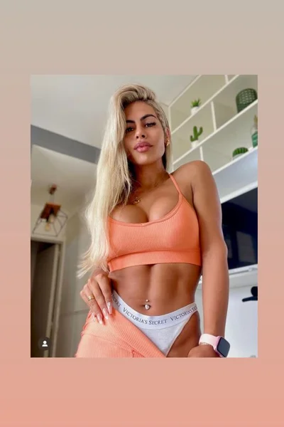 Belen Acosta (25 años) — Microcentro, Argentina - 21