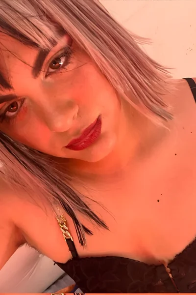 Luciana (22 años) — Centro