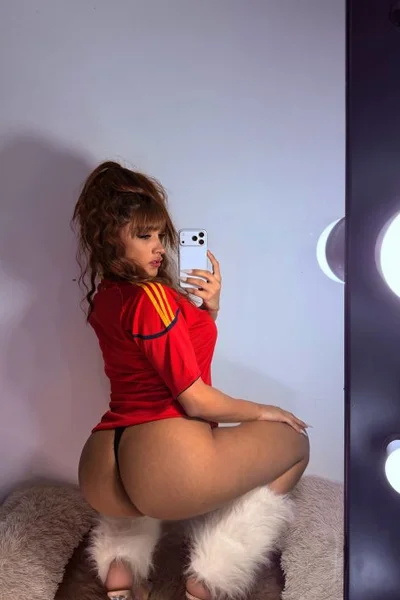 Valentina D (25 años) — Obelisco, Argentina - 3
