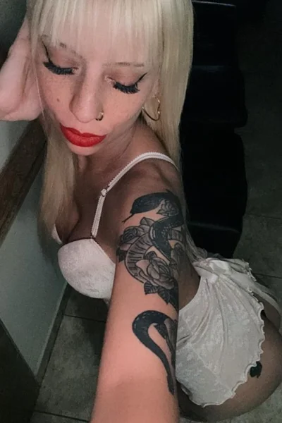 Nazarena (26 years) — Rosario, Argentina - 10