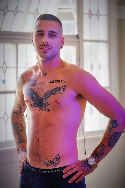 Aaron, Microcentro