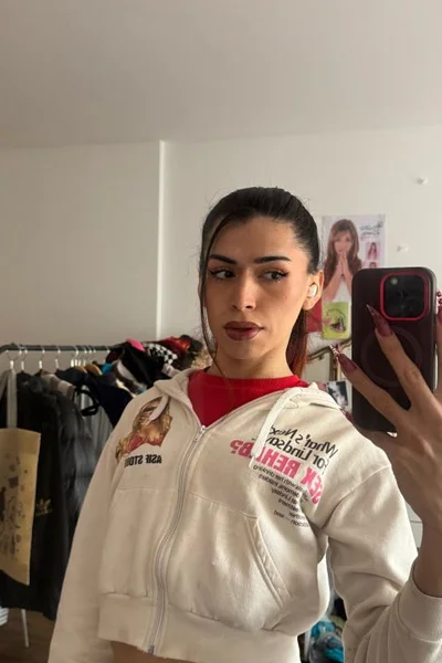 Tina (21 años) — Belgrano, Argentina - 1