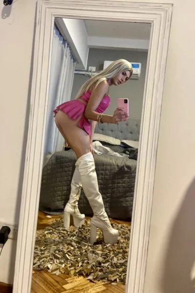 Sienna Caba (20 años) — Palermo, Argentina - 8