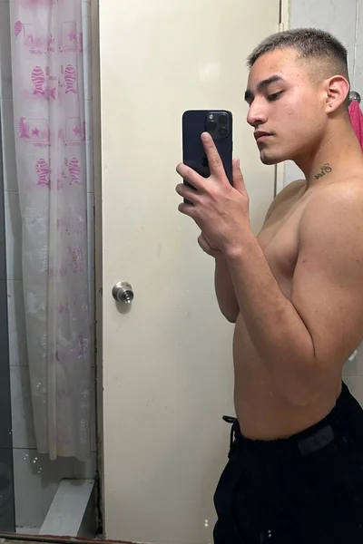 Luca (20 anos) — Microcentro, Argentina - 3