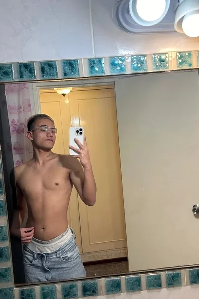 Luca (20 anos) — Microcentro, Argentina - 4
