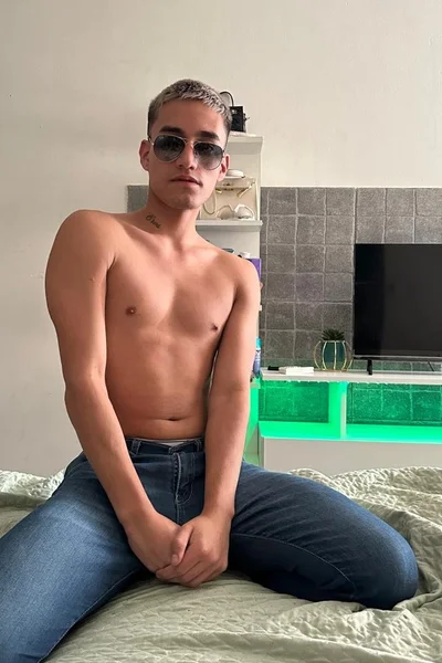 Luca (20 anos) — Microcentro, Argentina - 2