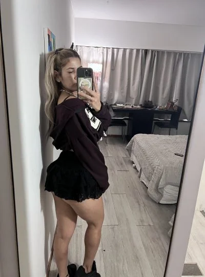 Flor (24 years) — Microcentro, Argentina - 4