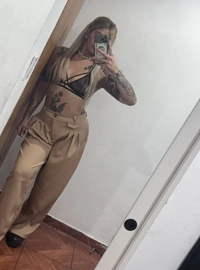 Flor (24 años) — Microcentro, Argentina - 2