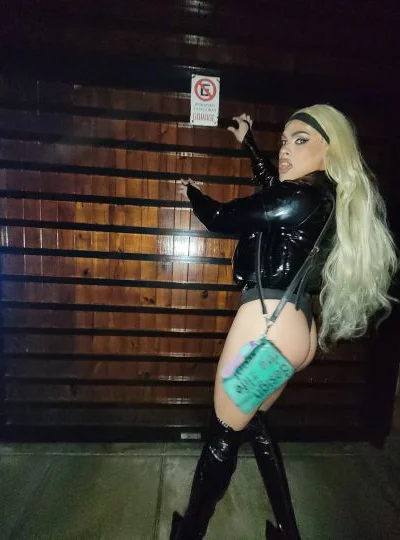 Tina F (30 años) — Obelisco, Argentina - 201