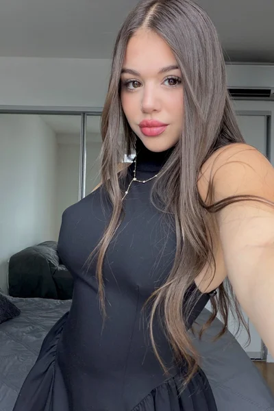 Alessia (23 años) — Palermo