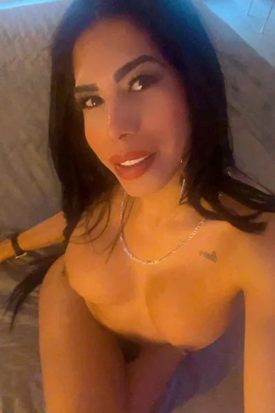 Mishell Zambrano - 35