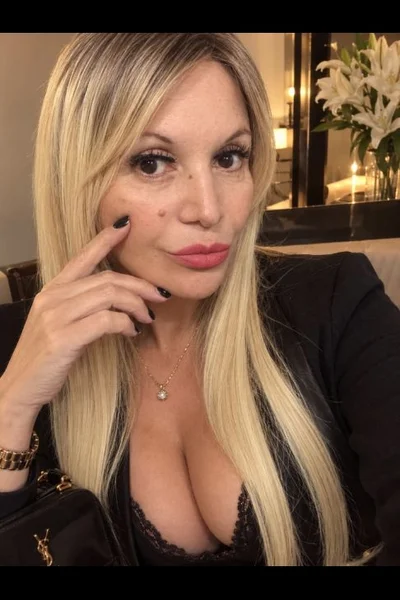 Karina (49 años) — Microcentro, Argentina - 24
