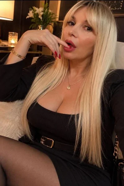 Karina (49 años) — Microcentro, Argentina - 20