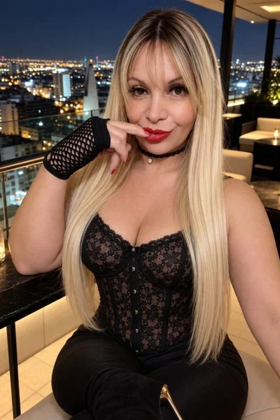 Karina (49 años) — Microcentro, Argentina - 12