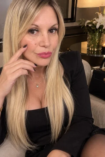 Karina (49 años) — Microcentro, Argentina - 18