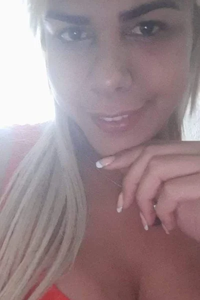 Paola az (27 años) — Avellaneda, Argentina - 54