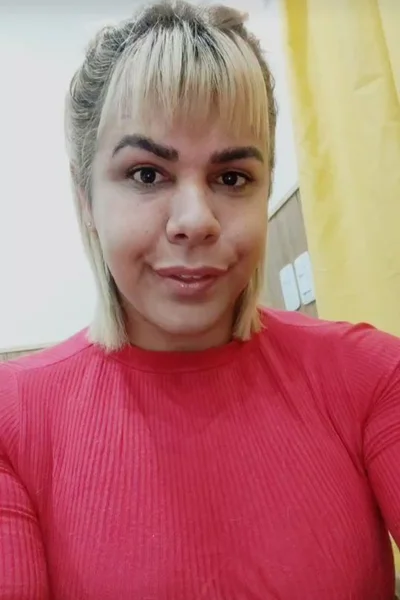 Paola az (27 años) — Avellaneda, Argentina - 2