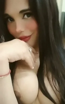 Nicole y Victoria (28 años) — Palermo, Argentina - 99