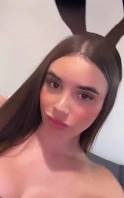 Agostina (24 años) — Puerto Madero, Argentina - 41
