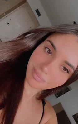 Agostina (24 años) — Puerto Madero, Argentina - 37