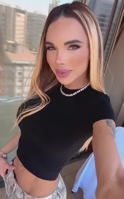 Florencia Kardashian (30 años) — Palermo, Argentina - 214