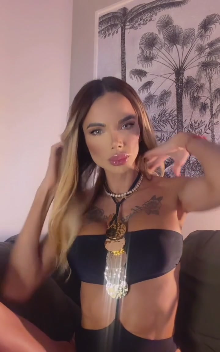 Florencia Kardashian - 181