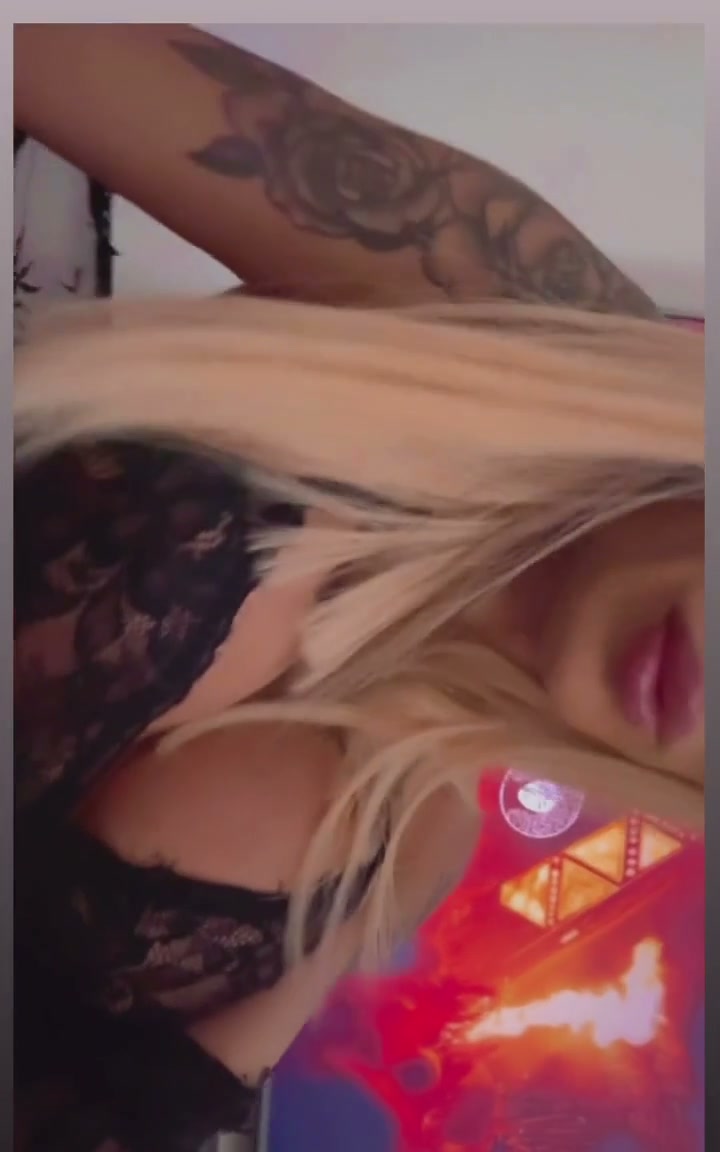 Florencia Kardashian - 240