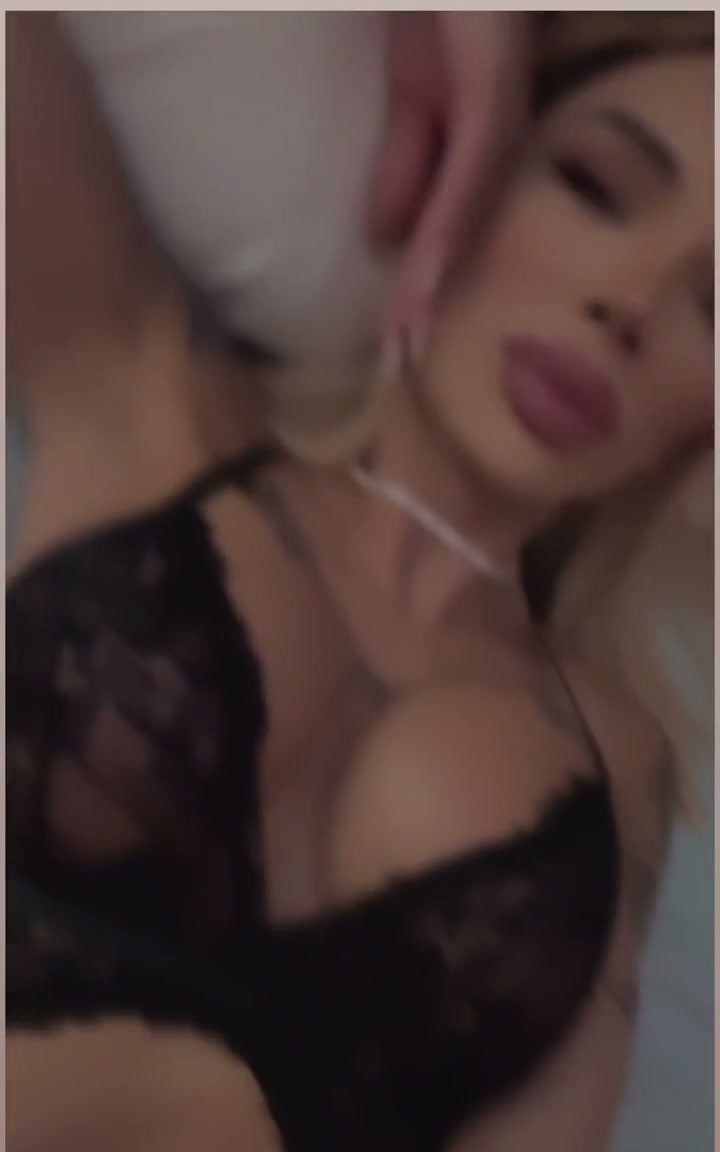 Florencia Kardashian - 241