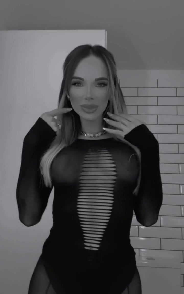 Florencia Kardashian - 249