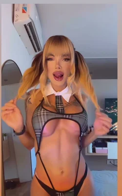 Florencia Kardashian (30 años) — Palermo, Argentina - 256