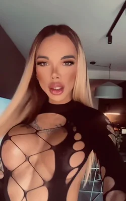 Florencia Kardashian (30 años) — Palermo, Argentina - 212