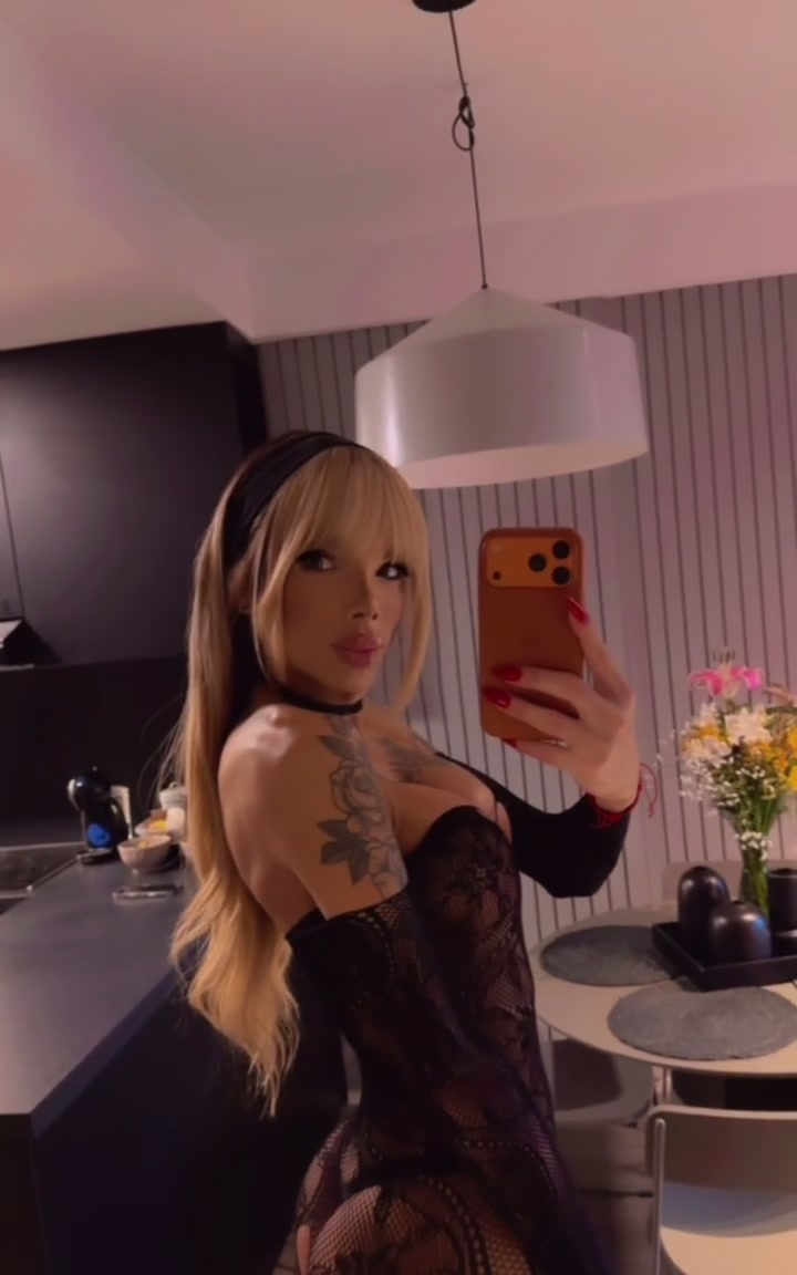 Florencia Kardashian - 205