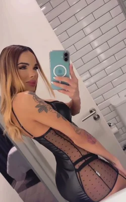 Florencia Kardashian (30 años) — Palermo, Argentina - 247
