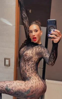 Anitta (27 years) — Providencia, Chile - 3